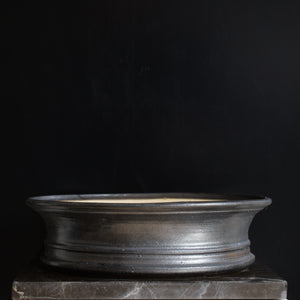 Stor og lav sortglaseret potte - 25.5x7cm