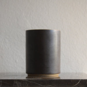 Regulær ligesidet potte i sortglaseret stentøj - 8x11cm