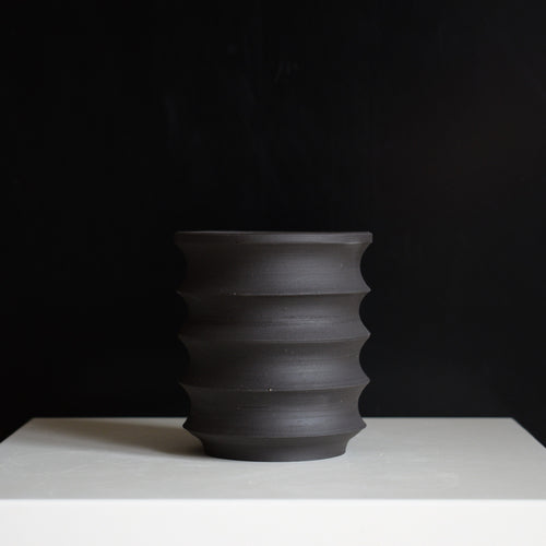Caudiciform.com potte  i sort/brun ler 8.5x9.5cm