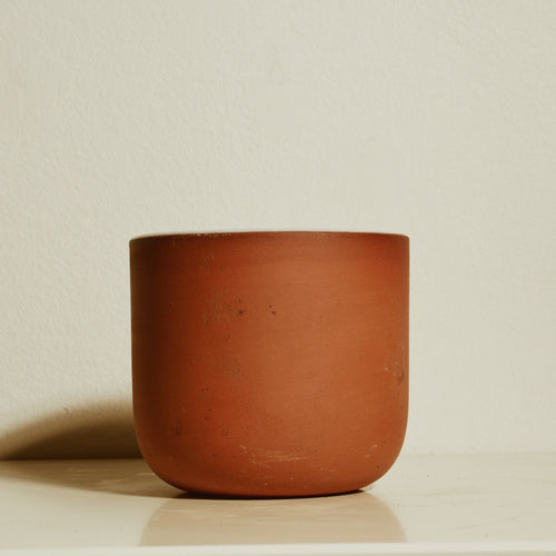 Prick's London potte med hvid glasur på indersiden